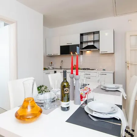 Lenka Apartment *